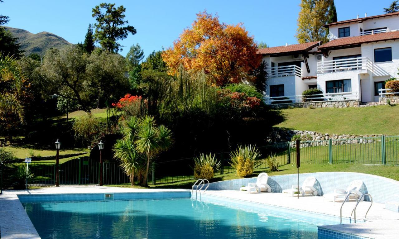 Las Ardillas Cabanas Y Suites La Falda Exterior photo